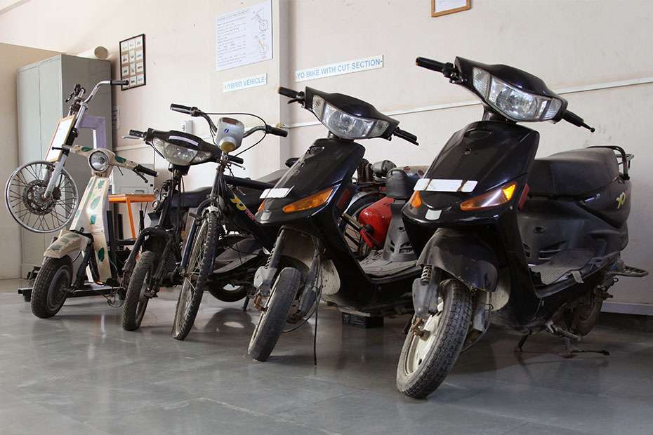 two-wheelers-lab-img